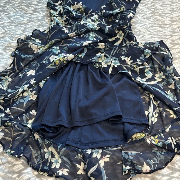 New Lulus size Small pretty dress floral - Picture 5 of 5